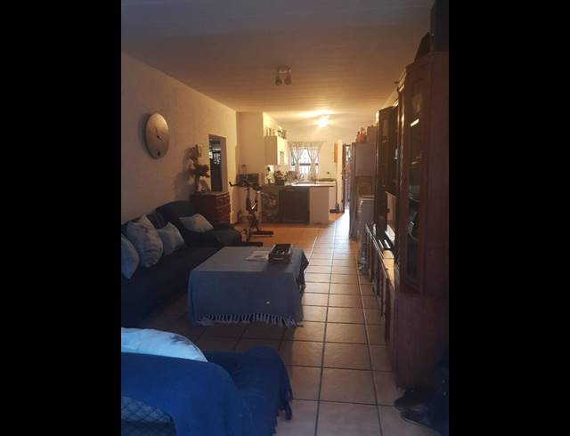 2 BEDROOM APARTMENT FOR SALE IN SUNNINGHILL